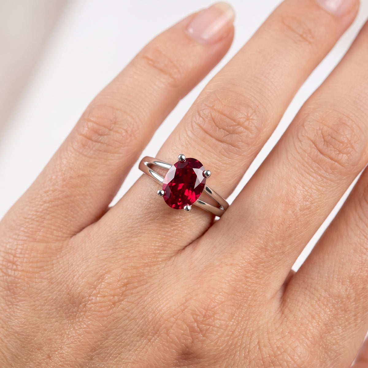 _lifestyle_image@SKU:RG464-LCRO01000004W #metal_10k-white-gold+origin_lab-created