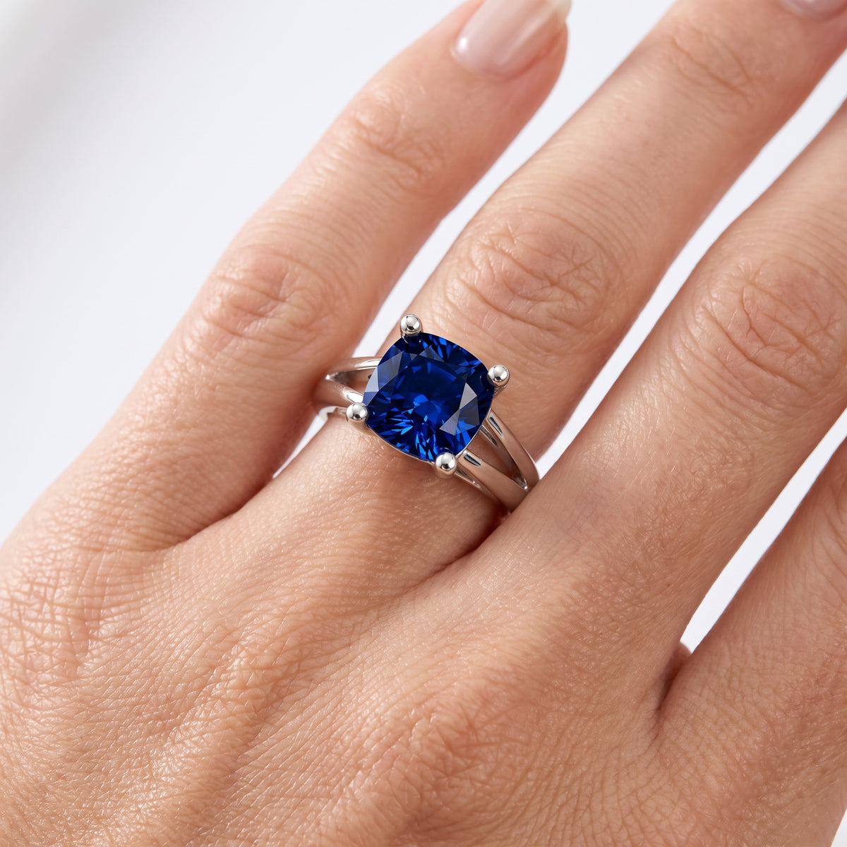 _lifestyle_image@SKU:RG464-LCSC04000004W #metal_10k-white-gold+origin_lab-created