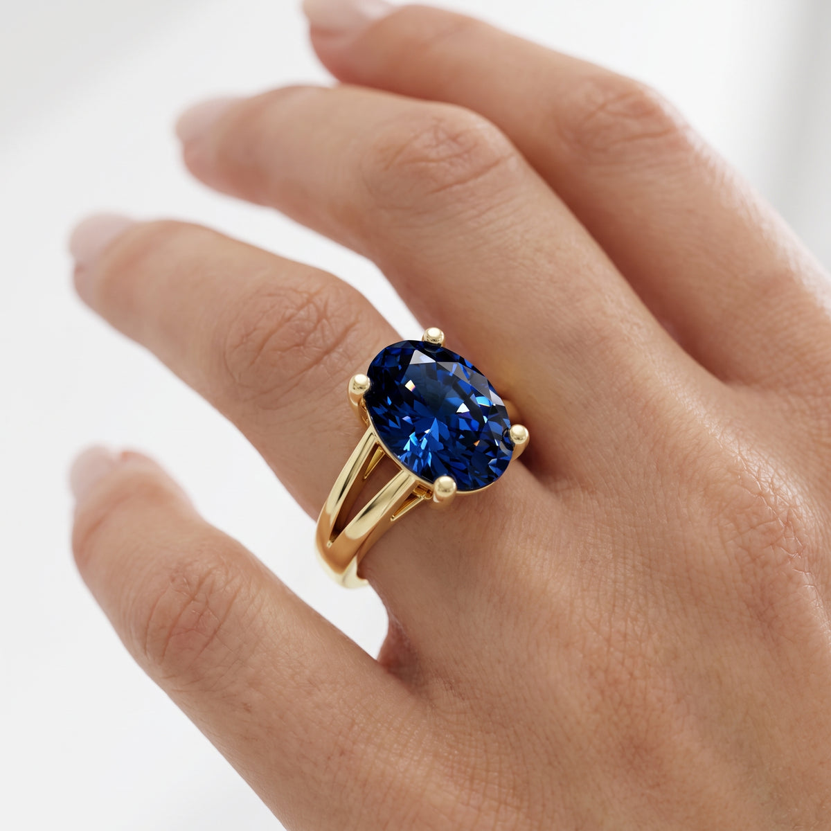 _lifestyle_image@SKU:RG464-LCSO04000004Y #metal_10k-yellow-gold+origin_lab-created