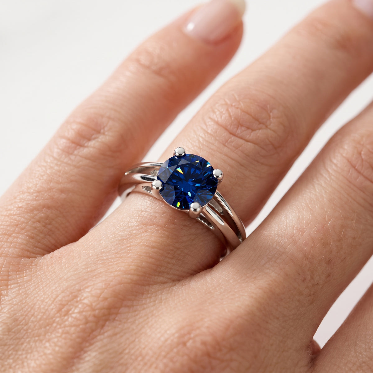 _lifestyle_image@SKU:RG464-LCSR01000004W #metal_10k-white-gold+origin_lab-created