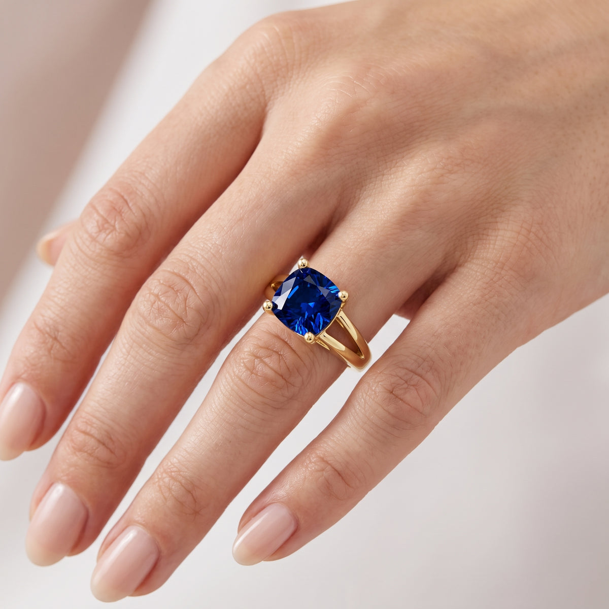 _lifestyle_image@SKU:RG464-NCSC04000004Y #metal_14k-yellow-gold+origin_lab-created