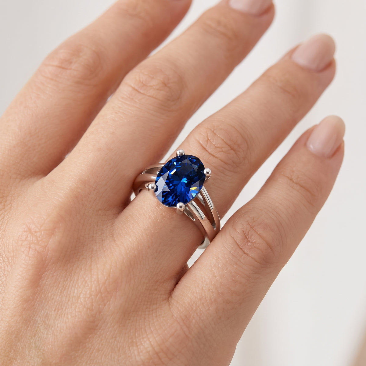 _lifestyle_image@SKU:RG464-NCSO02000004W #metal_14k-white-gold+origin_lab-created