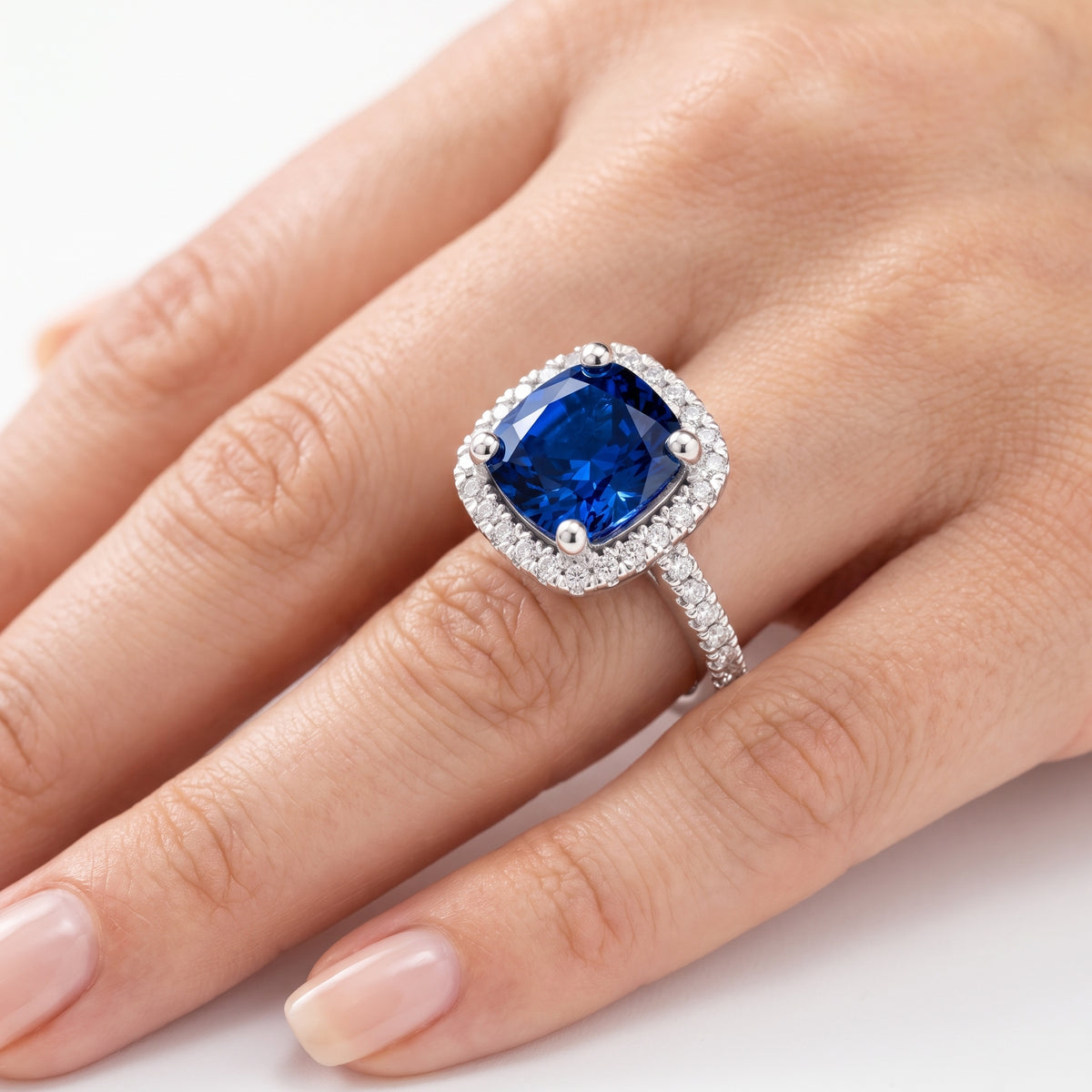 _lifestyle_image@SKU:RG514-LCSC02000004W #metal_10k-white-gold+origin_lab-created