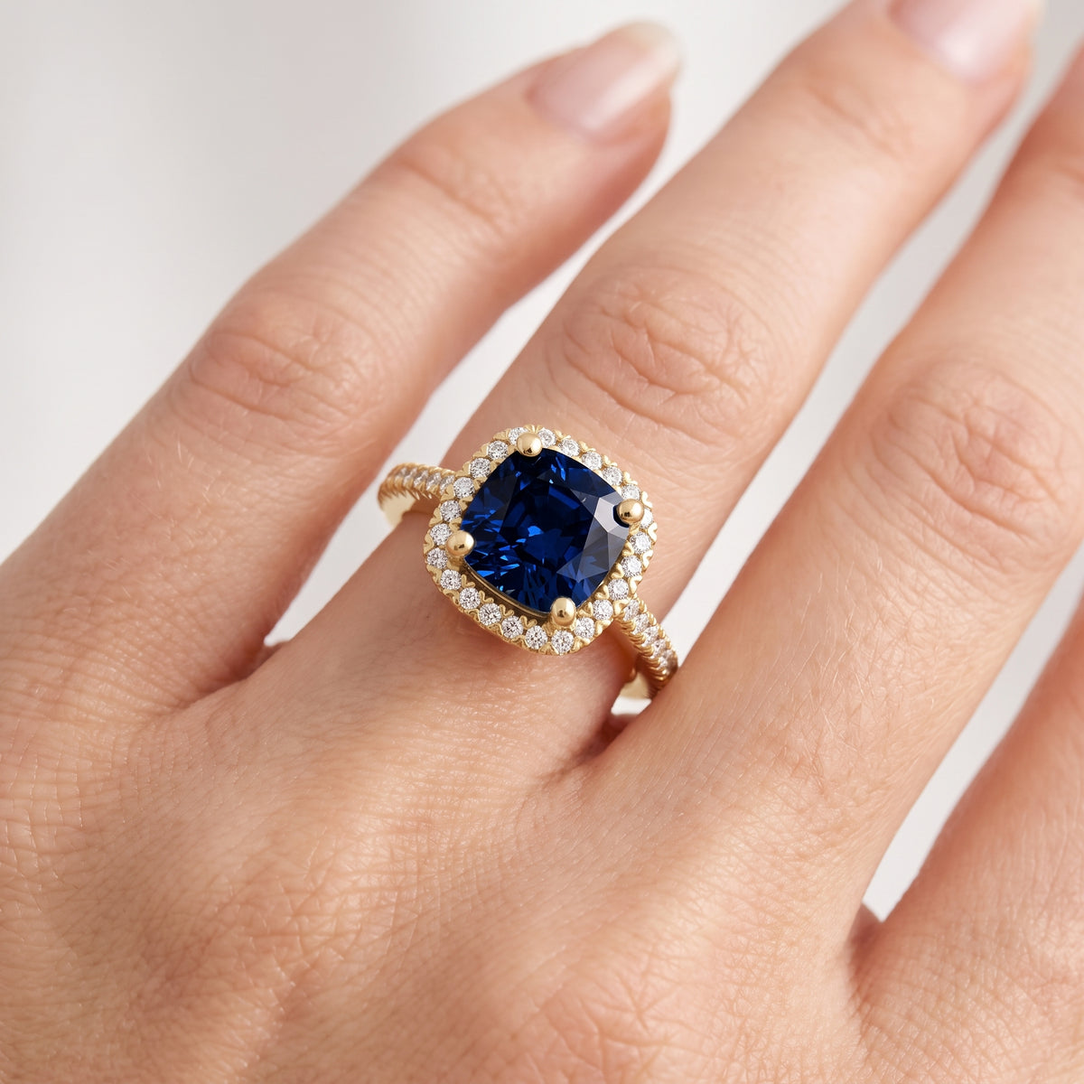 _lifestyle_image@SKU:RG514-LCSC02000004Y #metal_10k-yellow-gold+origin_lab-created