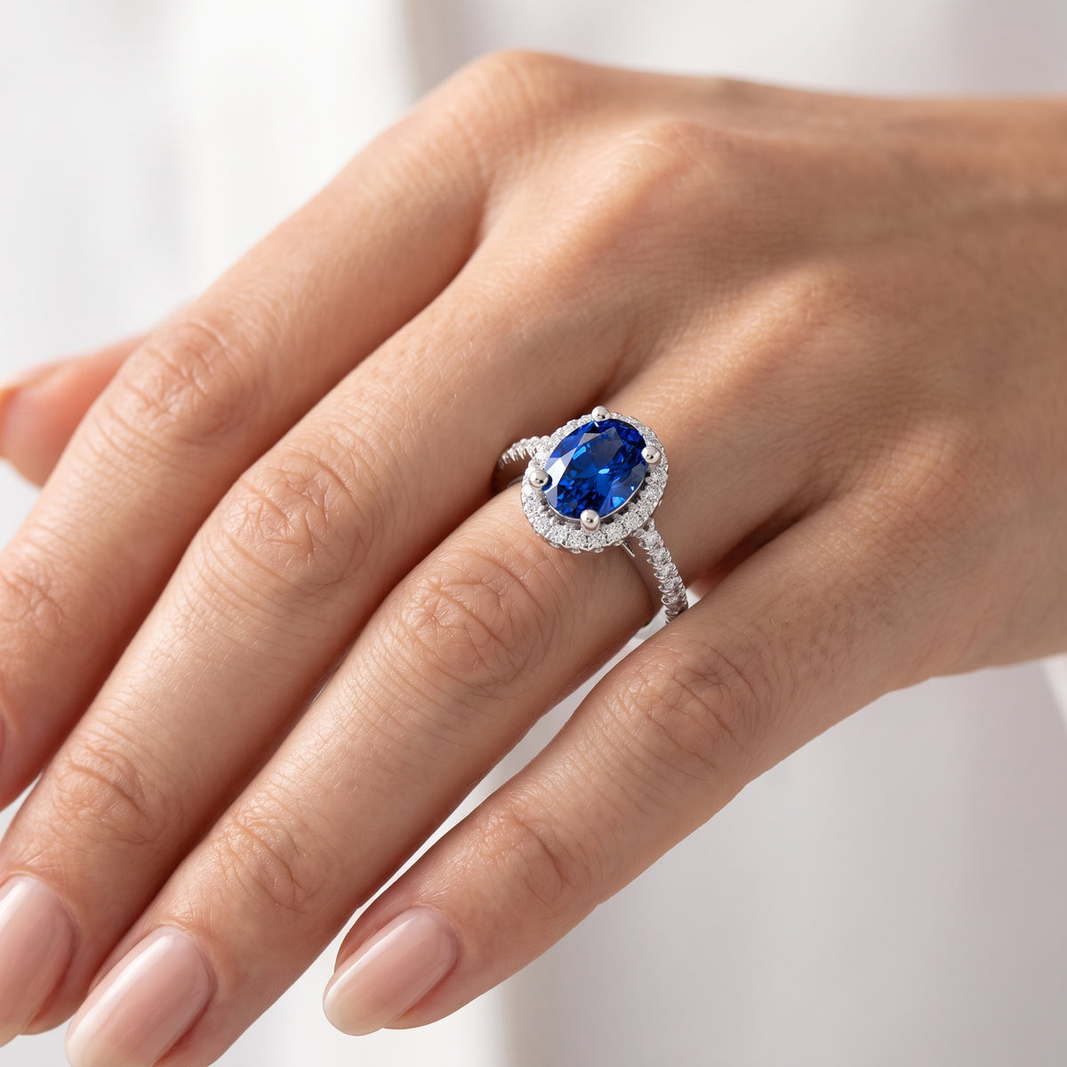 _lifestyle_image@SKU:RG514-LCSO01000004W #metal_10k-white-gold+origin_lab-created