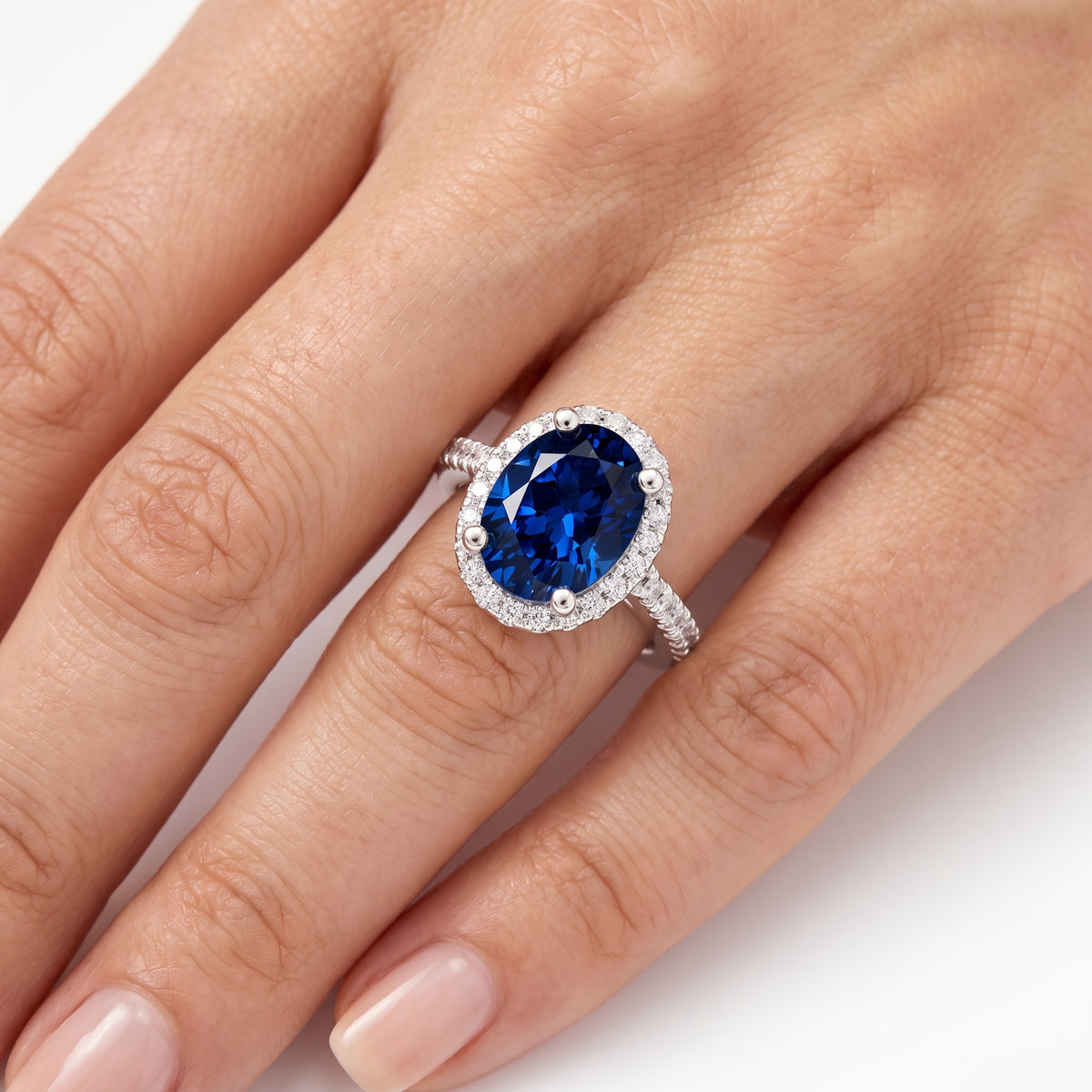 _lifestyle_image@SKU:RG514-LCSO02000004W #metal_10k-white-gold+origin_lab-created