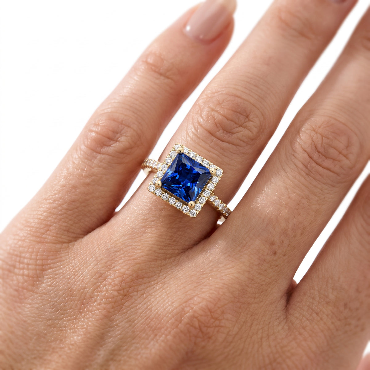 _lifestyle_image@SKU:RG514-LCSP02000004Y #metal_10k-yellow-gold+origin_lab-created