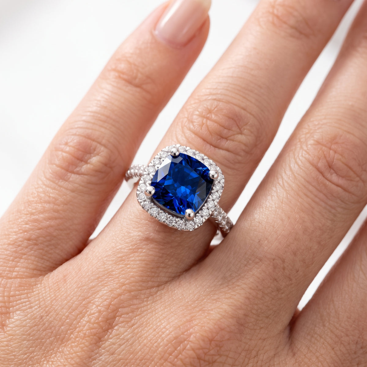_lifestyle_image@SKU:RG514-NCSC02000004W #metal_14k-white-gold+origin_lab-created