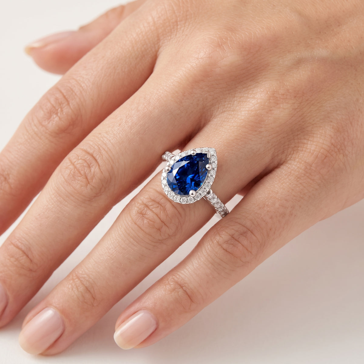 _lifestyle_image@SKU:RG514-NCSD0100000PL #metal_platinum+origin_lab-created