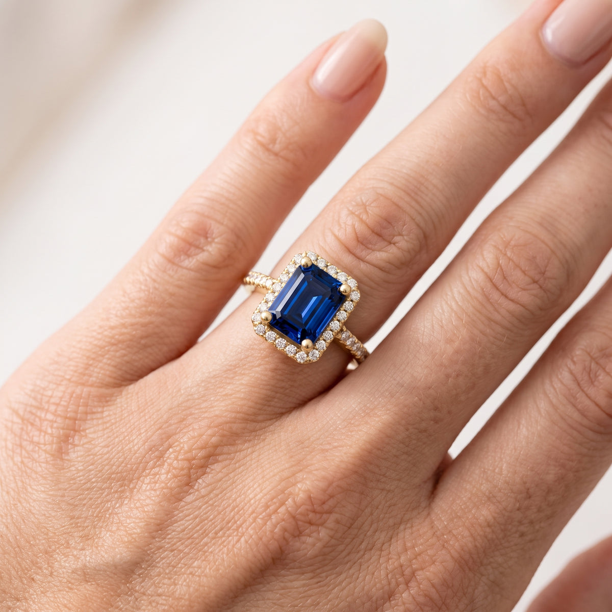 _lifestyle_image@SKU:RG514-NCSE02000004Y #metal_14k-yellow-gold+origin_lab-created
