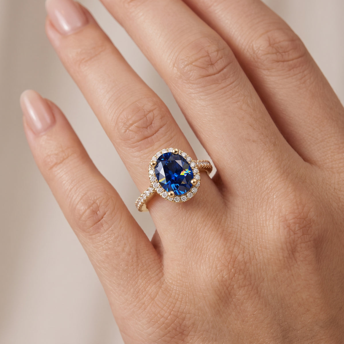 _lifestyle_image@SKU:RG514-NCSO02000004Y #metal_14k-yellow-gold+origin_lab-created