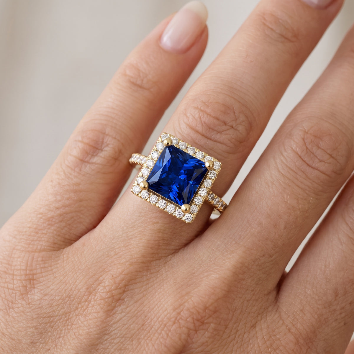 _lifestyle_image@SKU:RG514-NCSP03000004Y #metal_14k-yellow-gold+origin_lab-created