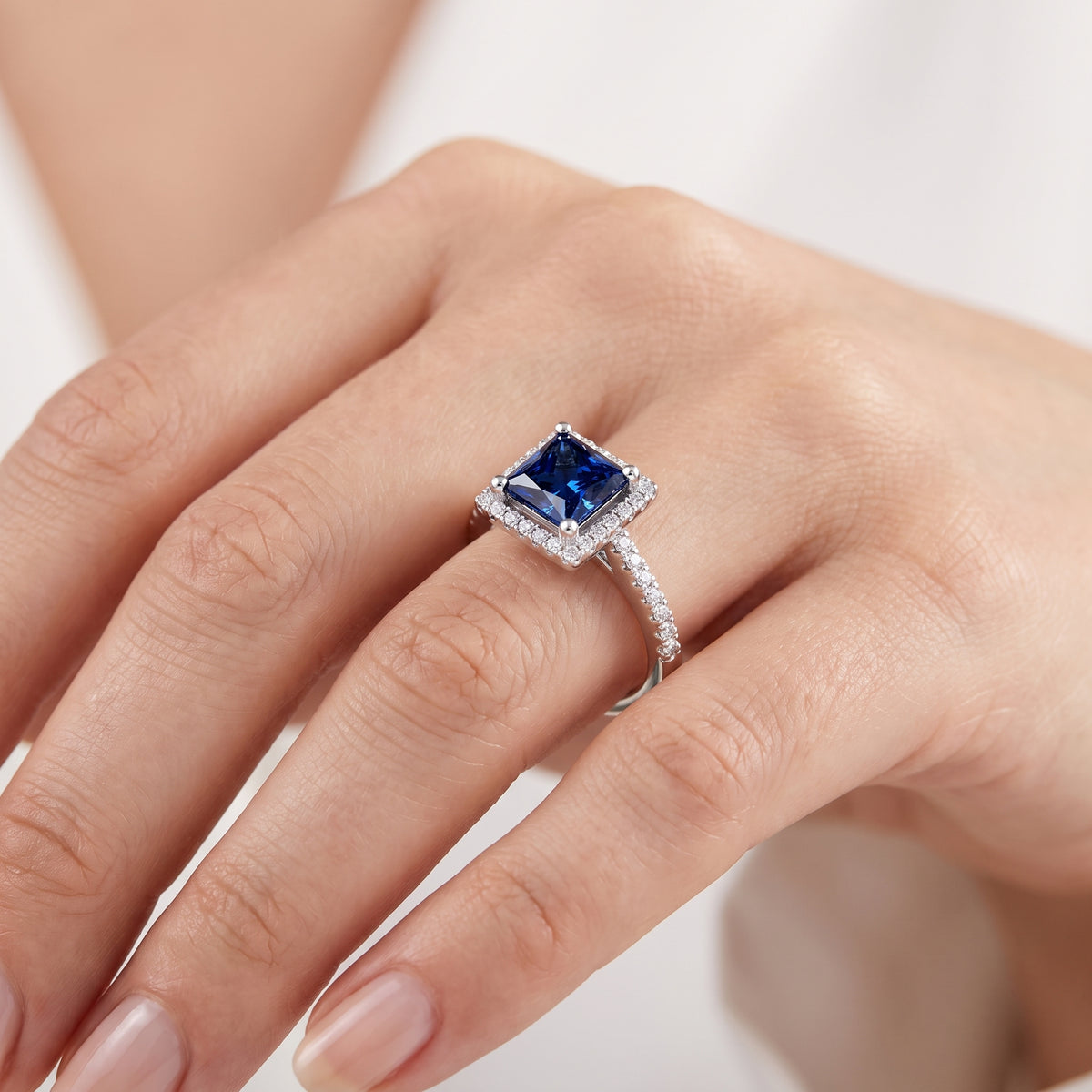 _lifestyle_image@SKU:RG514-NCSP0300000PL #metal_platinum+origin_lab-created
