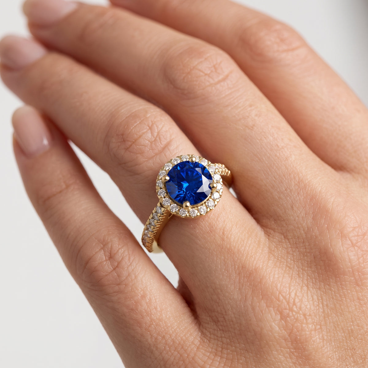 _lifestyle_image@SKU:RG514-NCSR01000004Y #metal_14k-yellow-gold+origin_lab-created