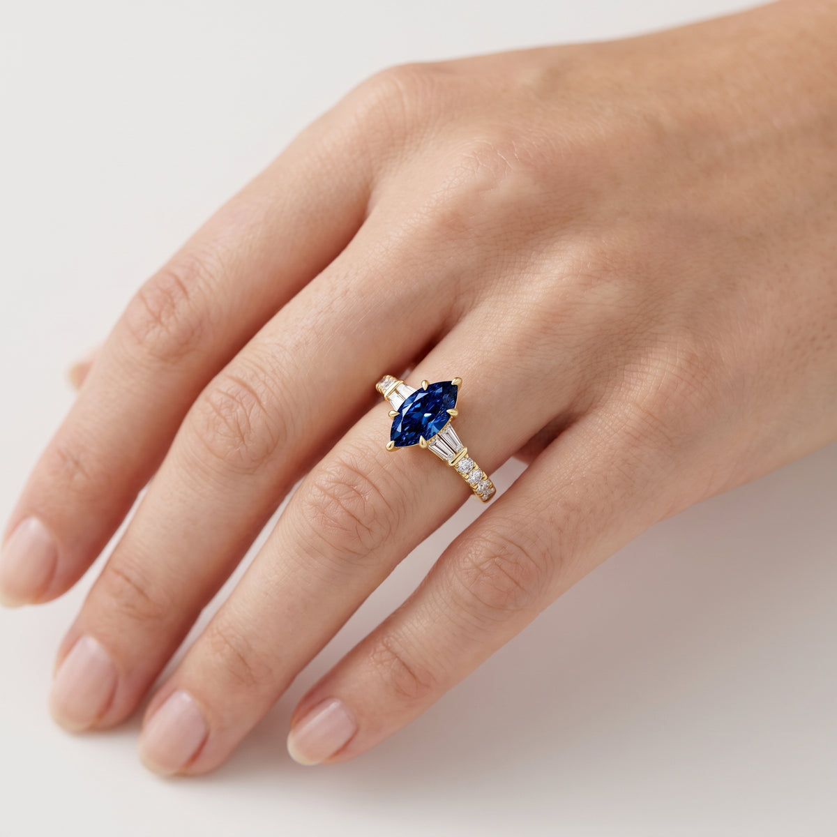 _lifestyle_image@SKU:RG517-NGSM01000004Y #metal_14k-yellow-gold+origin_lab-created