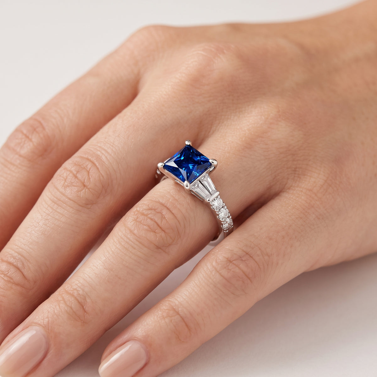_lifestyle_image@SKU:RG517-NGSP0200000PL #metal_platinum+origin_lab-created