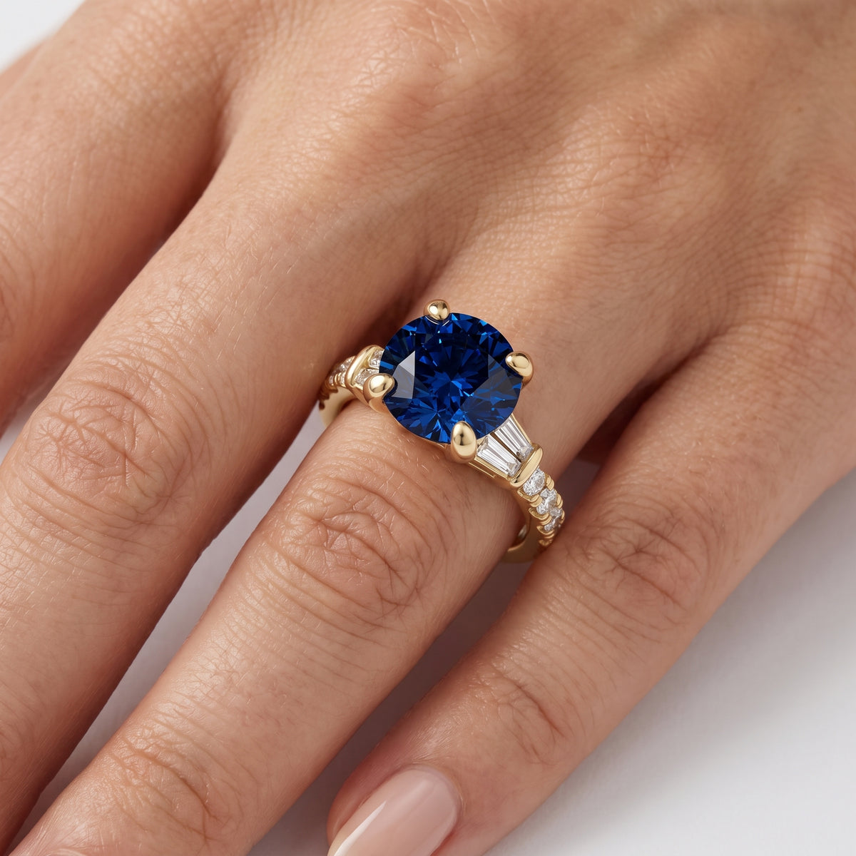 _lifestyle_image@SKU:RG517-NGSR04000004Y #metal_14k-yellow-gold+origin_lab-created