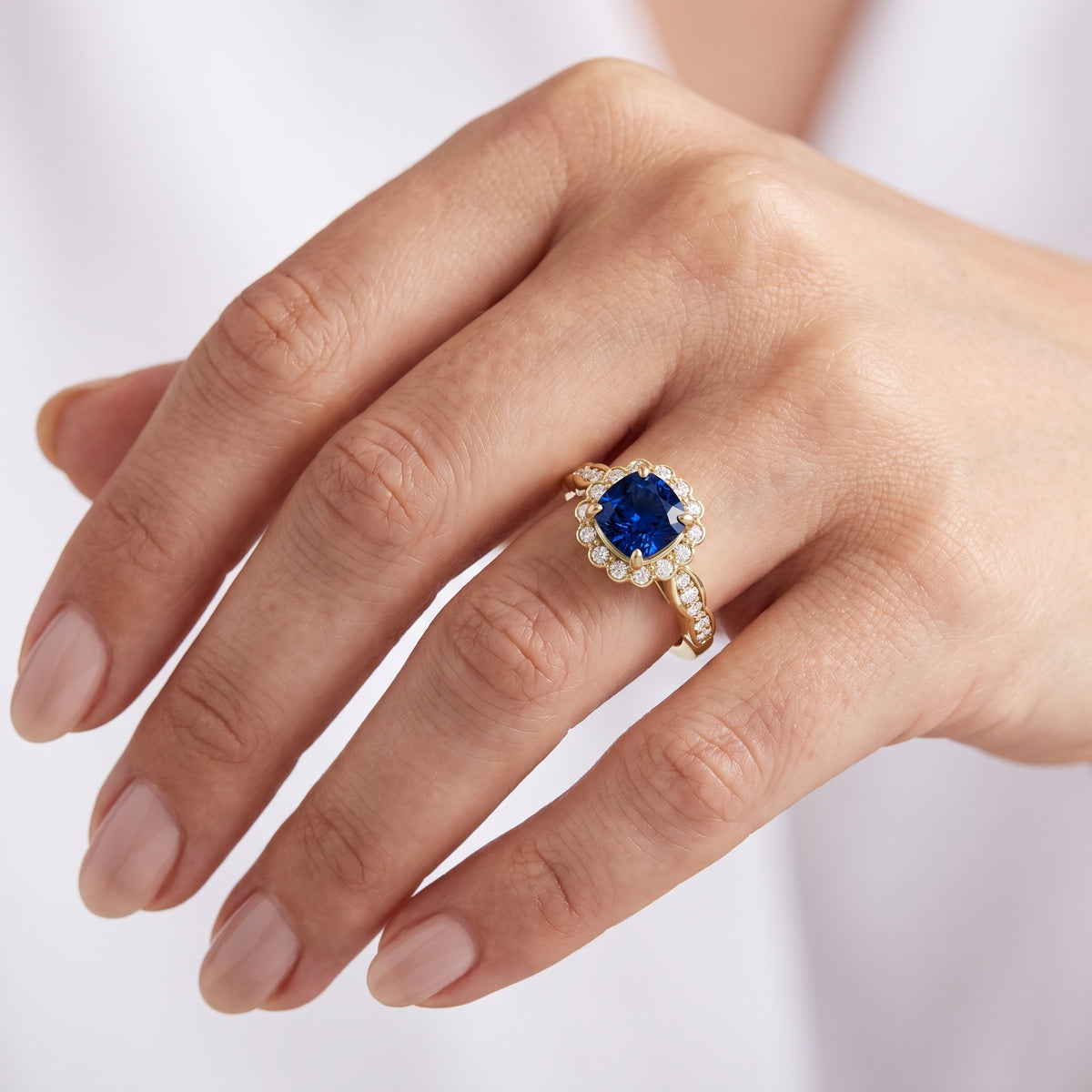_lifestyle_image@SKU:RG538-NCSC01000004Y #metal_14k-yellow-gold+origin_lab-created