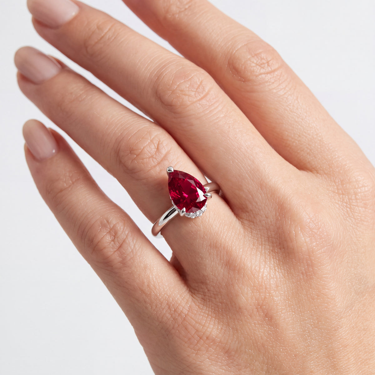 _lifestyle_image@SKU:RG604-LCRD01000004W #metal_10k-white-gold+origin_lab-created