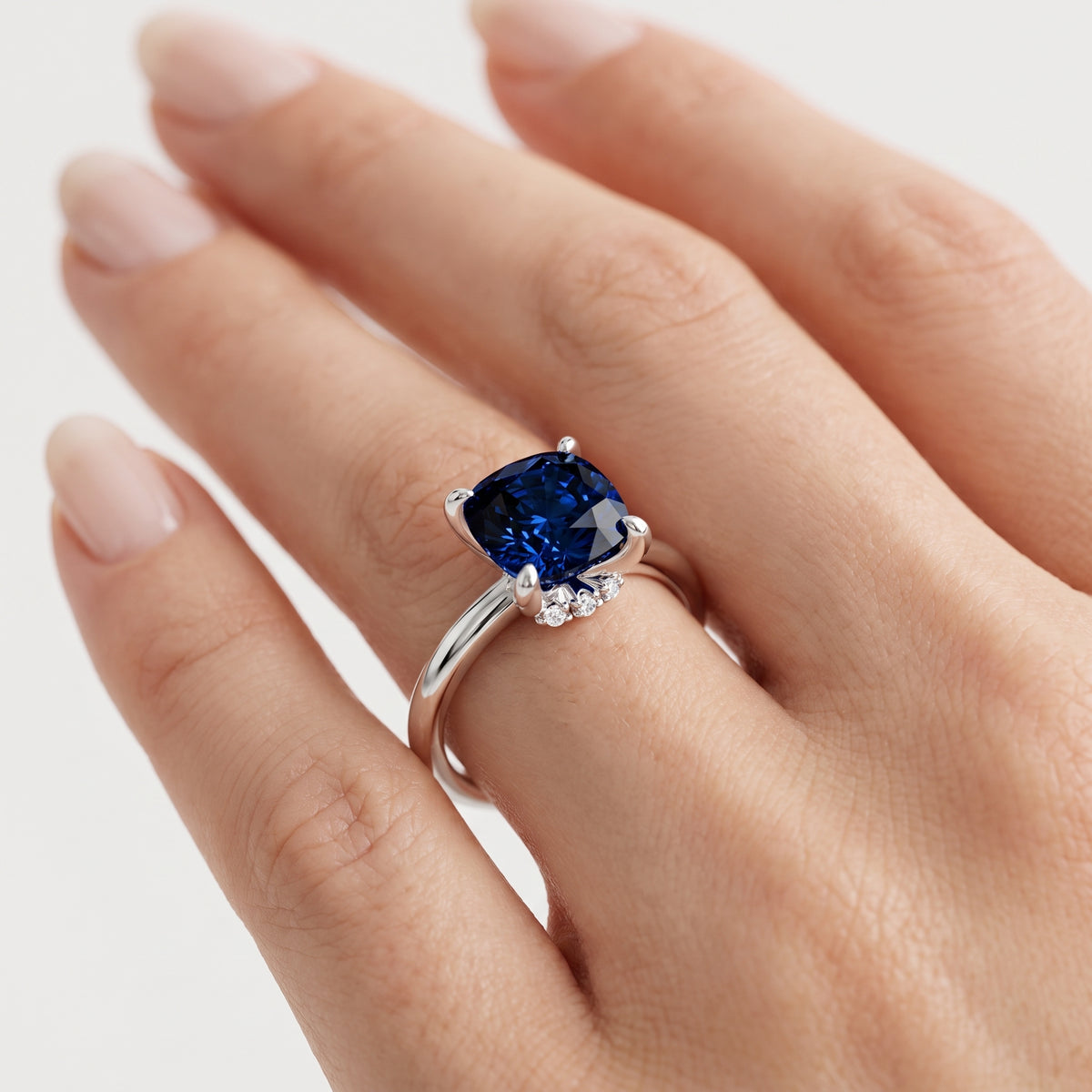 _lifestyle_image@SKU:RG604-LCSC01000004W #metal_10k-white-gold+origin_lab-created