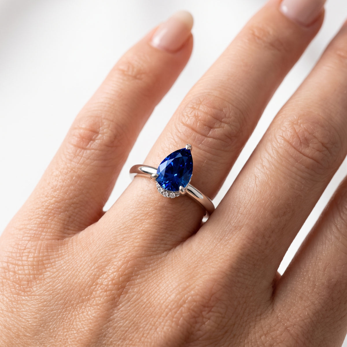 _lifestyle_image@SKU:RG604-LCSD01000004W #metal_10k-white-gold+origin_lab-created