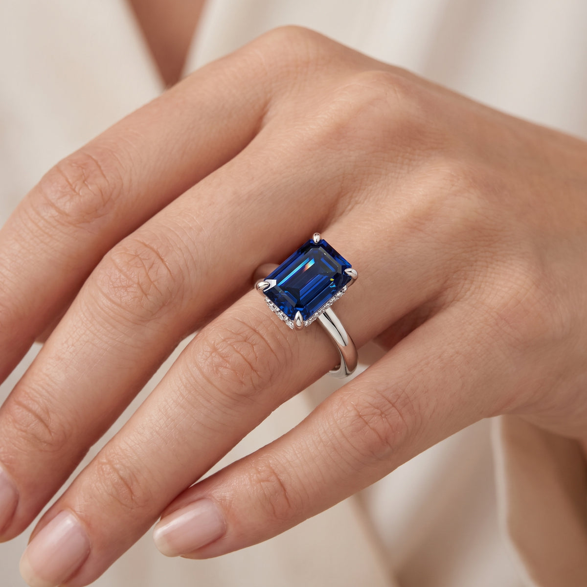 _lifestyle_image@SKU:RG604-LCSE03000004W #metal_10k-white-gold+origin_lab-created