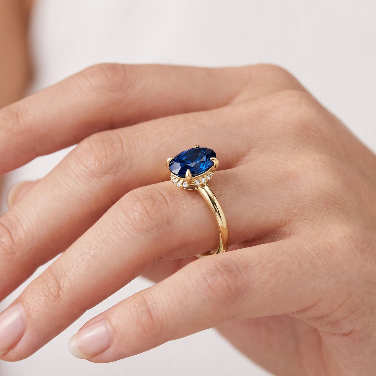 _lifestyle_image@SKU:RG604-LCSO01000004Y #metal_10k-yellow-gold+origin_lab-created