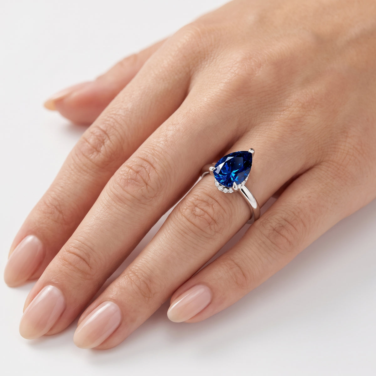_lifestyle_image@SKU:RG604-NCSD0100000PL #metal_platinum+origin_lab-created