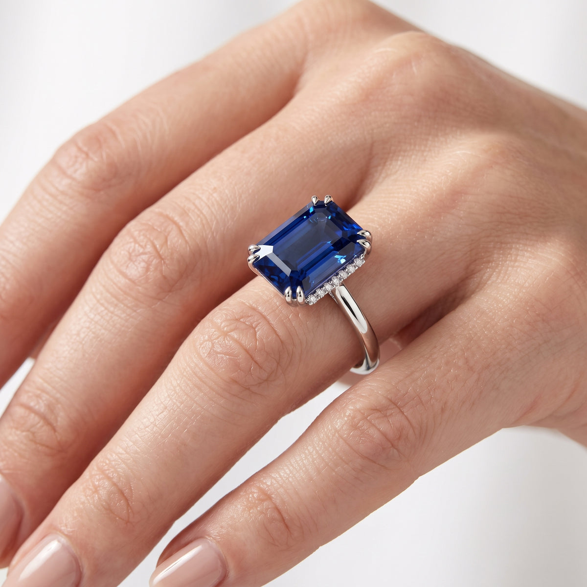 _lifestyle_image@SKU:RG604-NCSE0300000PL #metal_platinum+origin_lab-created