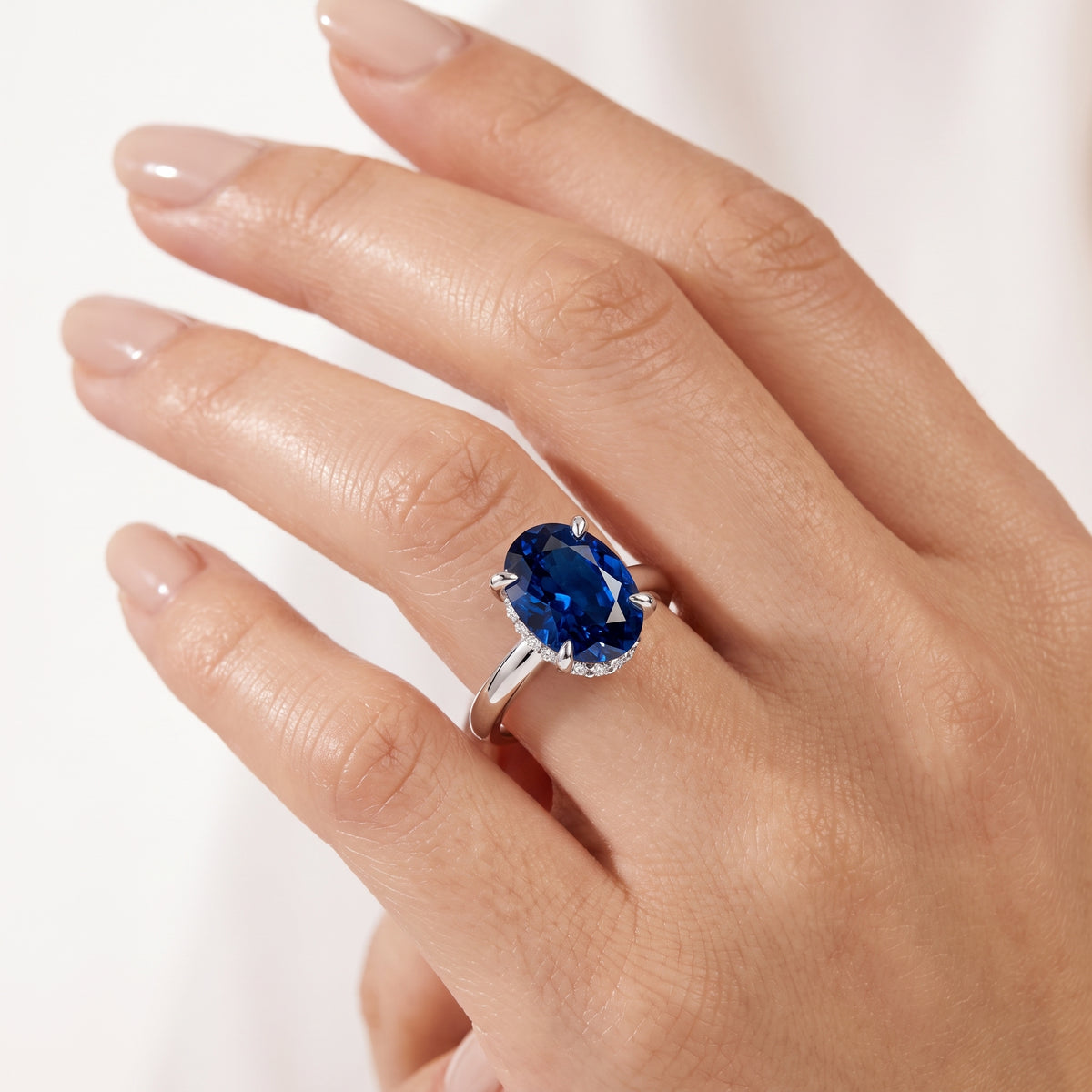_lifestyle_image@SKU:RG604-NCSO01000004W #metal_14k-white-gold+origin_lab-created