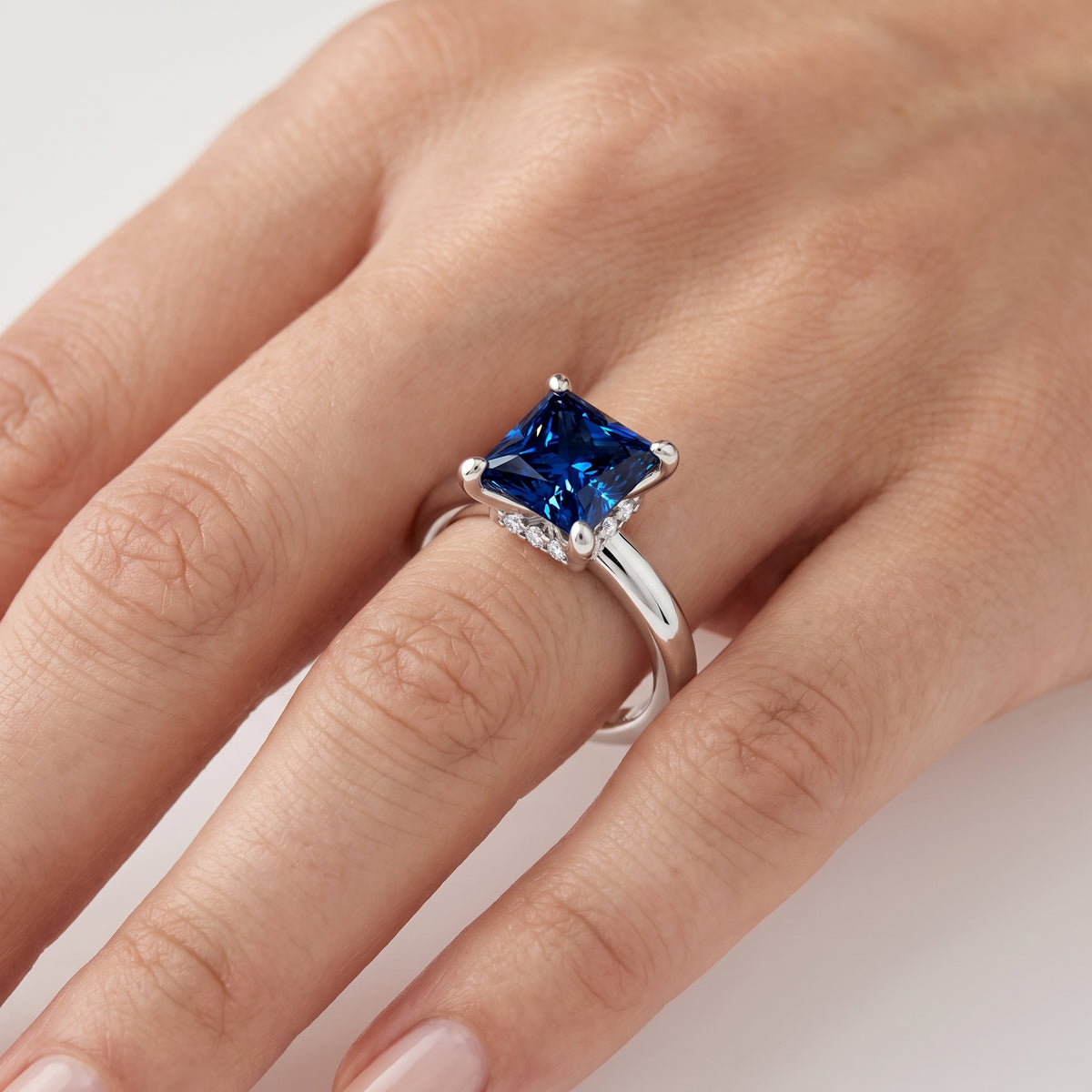 _lifestyle_image@SKU:RG604-NCSP01000004W #metal_14k-white-gold+origin_lab-created