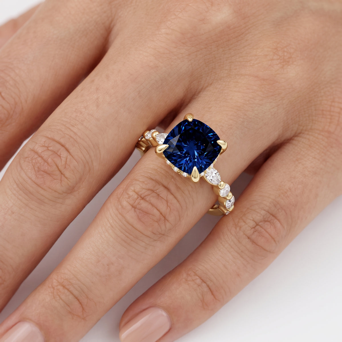 _lifestyle_image@SKU:RG736-LCSC04000004Y #metal_10k-yellow-gold+origin_lab-created