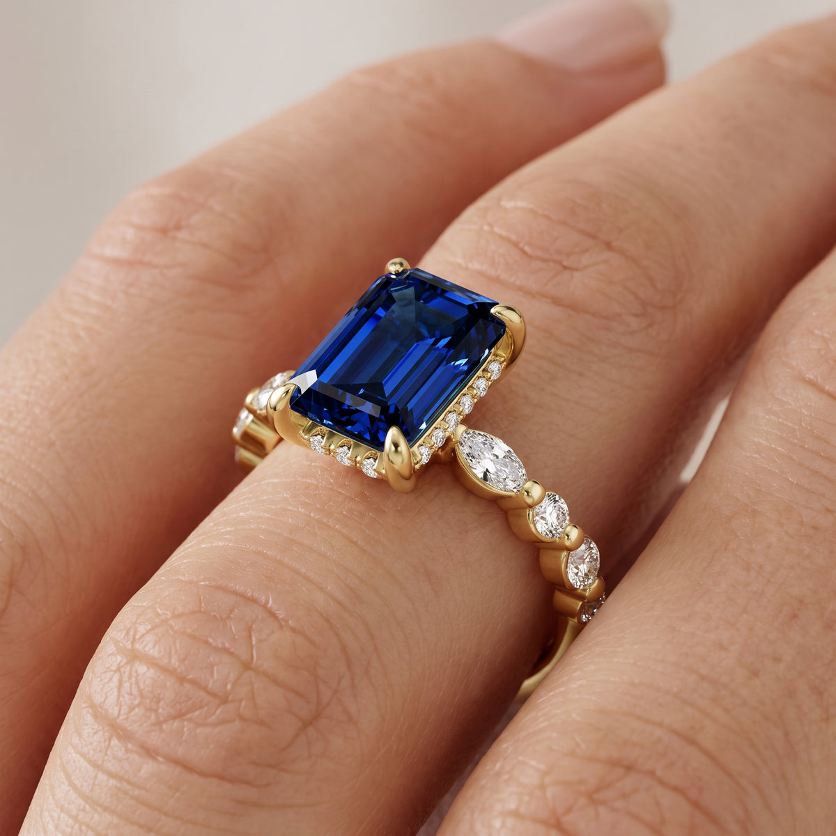 _lifestyle_image@SKU:RG736-LCSE03000004Y #metal_10k-yellow-gold+origin_lab-created