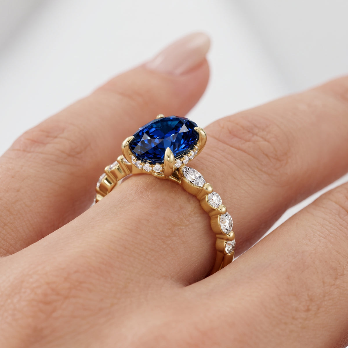 _lifestyle_image@SKU:RG736-LCSO04000004Y #metal_10k-yellow-gold+origin_lab-created