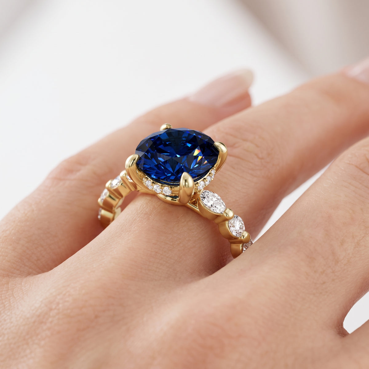 _lifestyle_image@SKU:RG736-LCSR04000004Y #metal_10k-yellow-gold+origin_lab-created