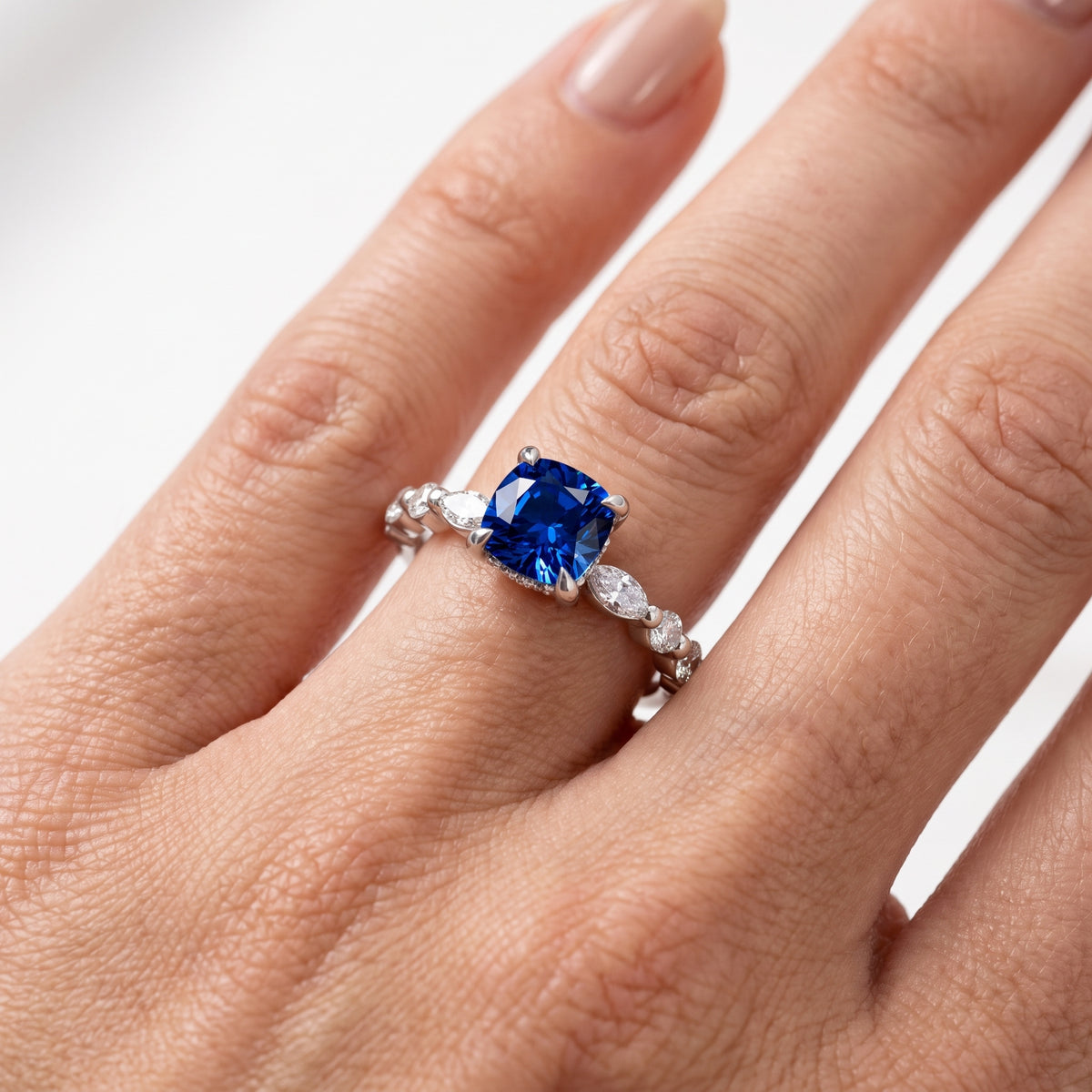 _lifestyle_image@SKU:RG736-NCSC0100000PL #metal_platinum+origin_lab-created