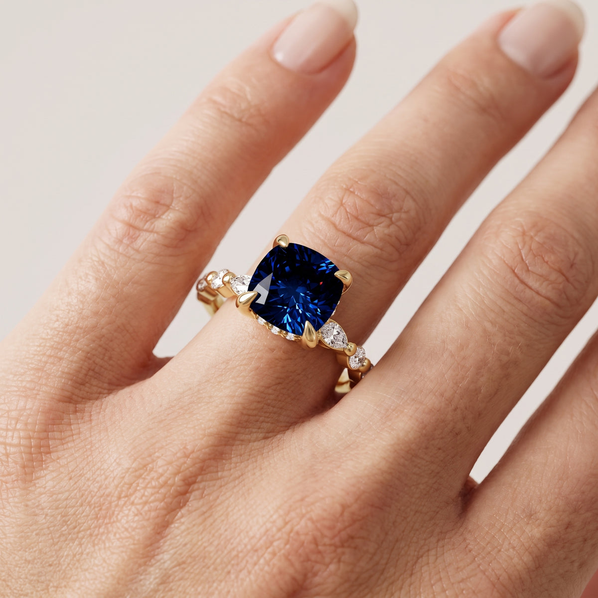 _lifestyle_image@SKU:RG736-NCSC02000004Y #metal_14k-yellow-gold+origin_lab-created