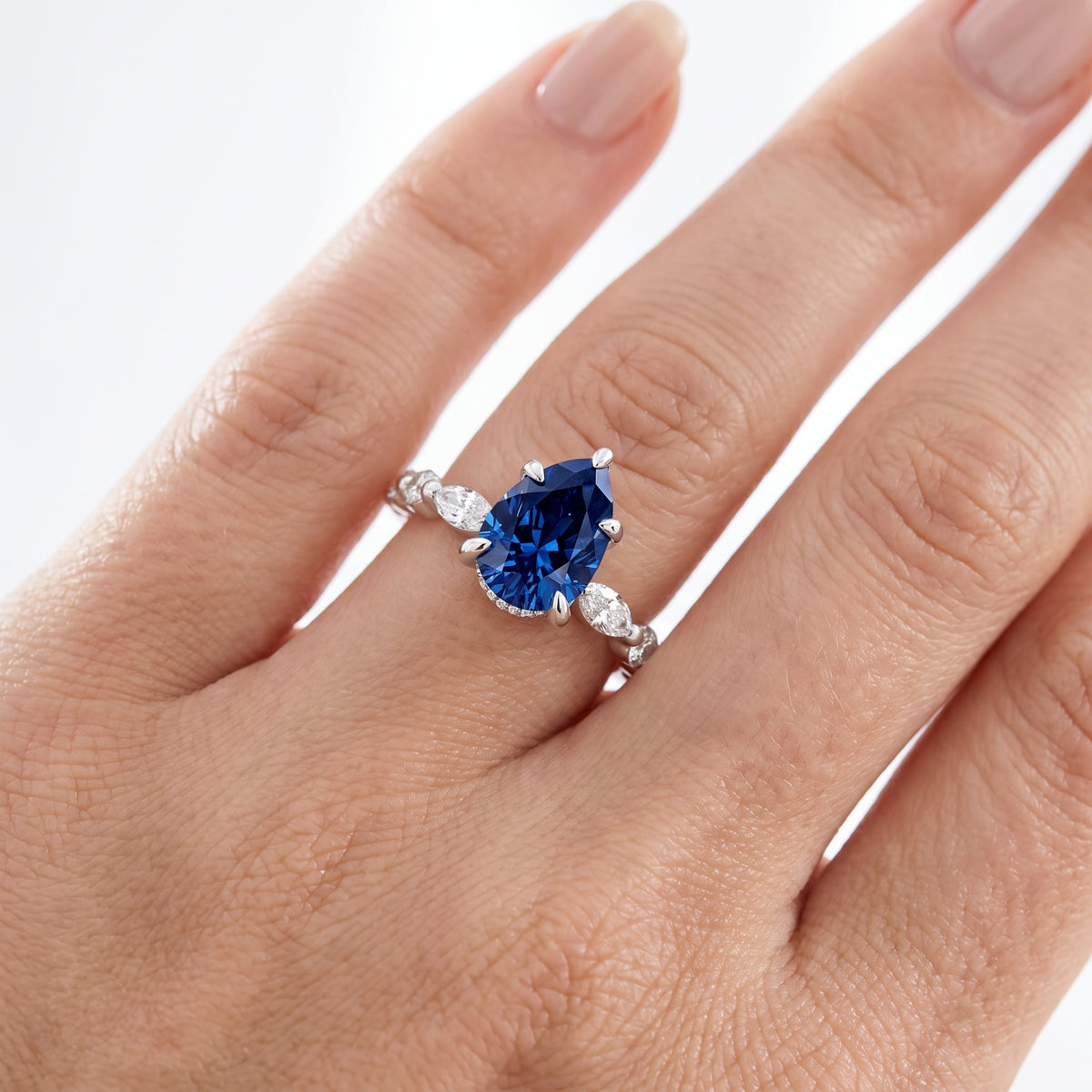 _lifestyle_image@SKU:RG736-NCSD01000004W #metal_14k-white-gold+origin_lab-created