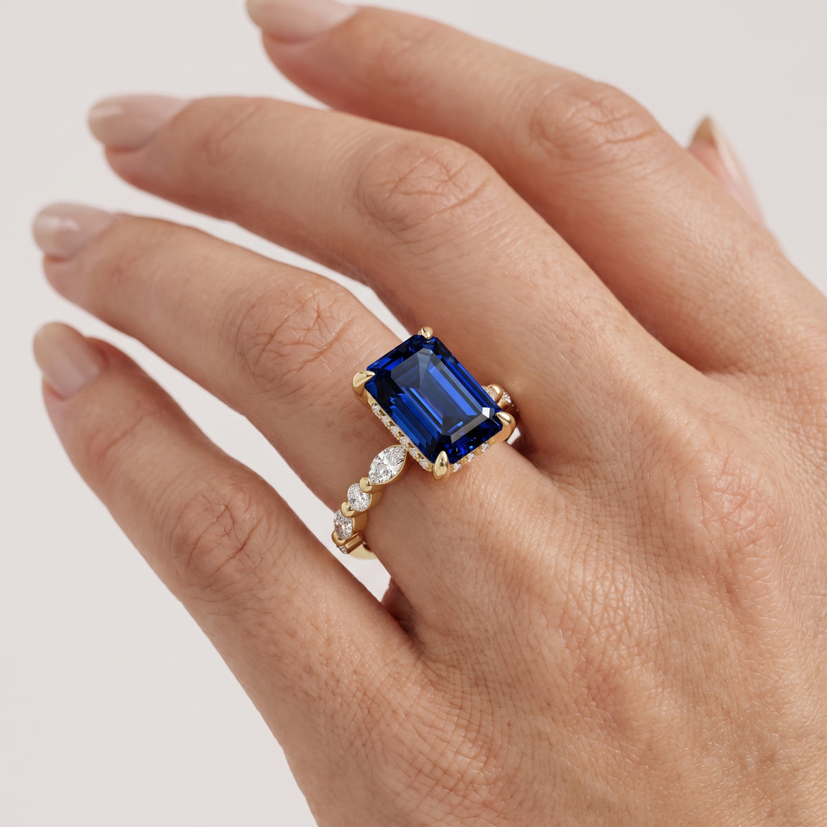 _lifestyle_image@SKU:RG736-NCSE03000004Y #metal_14k-yellow-gold+origin_lab-created