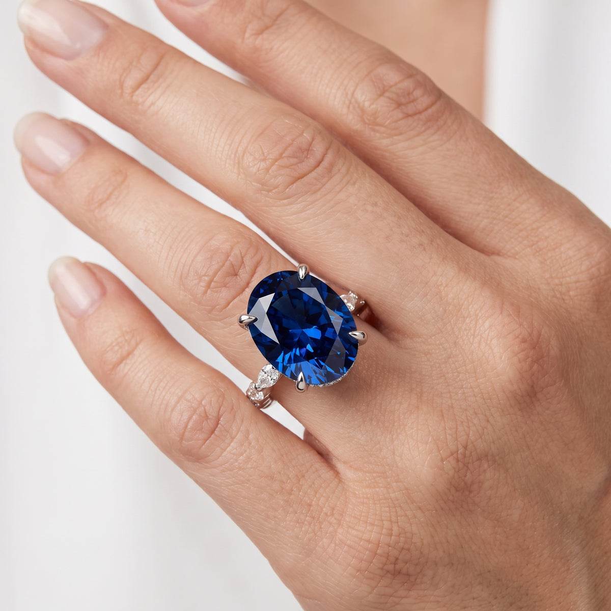 _lifestyle_image@SKU:RG736-NCSO0300000PL #metal_platinum+origin_lab-created