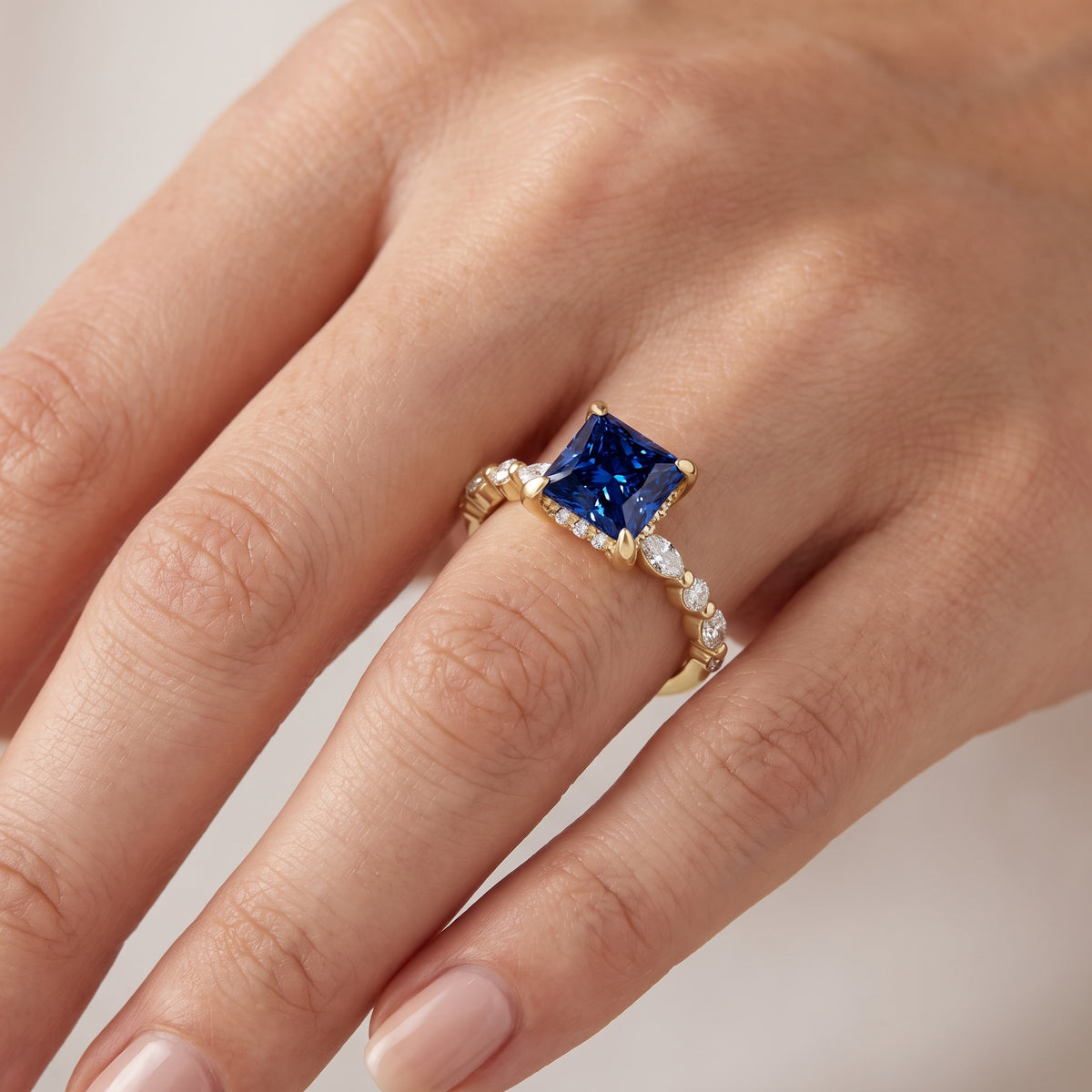 _lifestyle_image@SKU:RG736-NCSP04000004Y #metal_14k-yellow-gold+origin_lab-created
