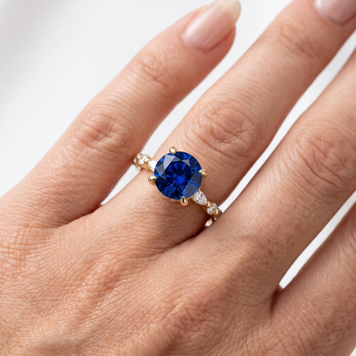 _lifestyle_image@SKU:RG736-NCSR02000004Y #metal_14k-yellow-gold+origin_lab-created