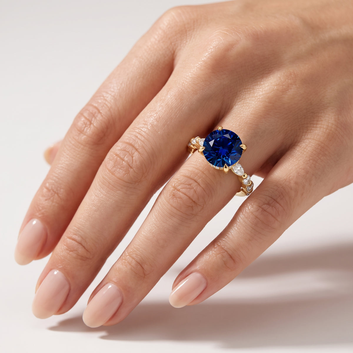 _lifestyle_image@SKU:RG736-NCSR04000004Y #metal_14k-yellow-gold+origin_lab-created