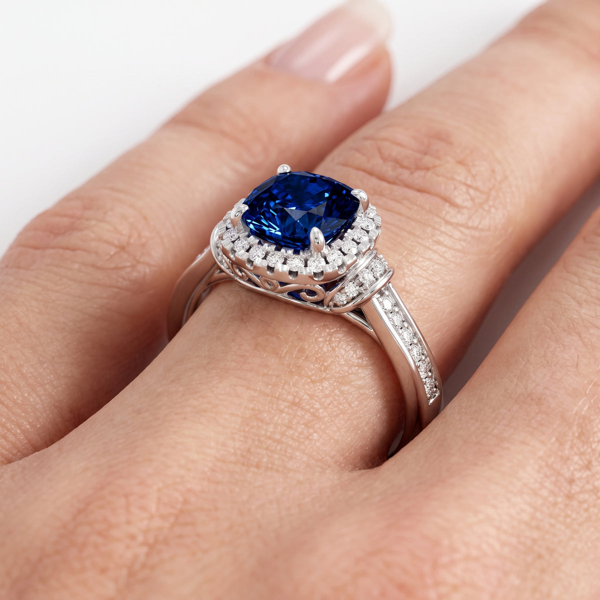 _lifestyle_image@SKU:RG802-LCSC01000004W #metal_10k-white-gold+origin_lab-created
