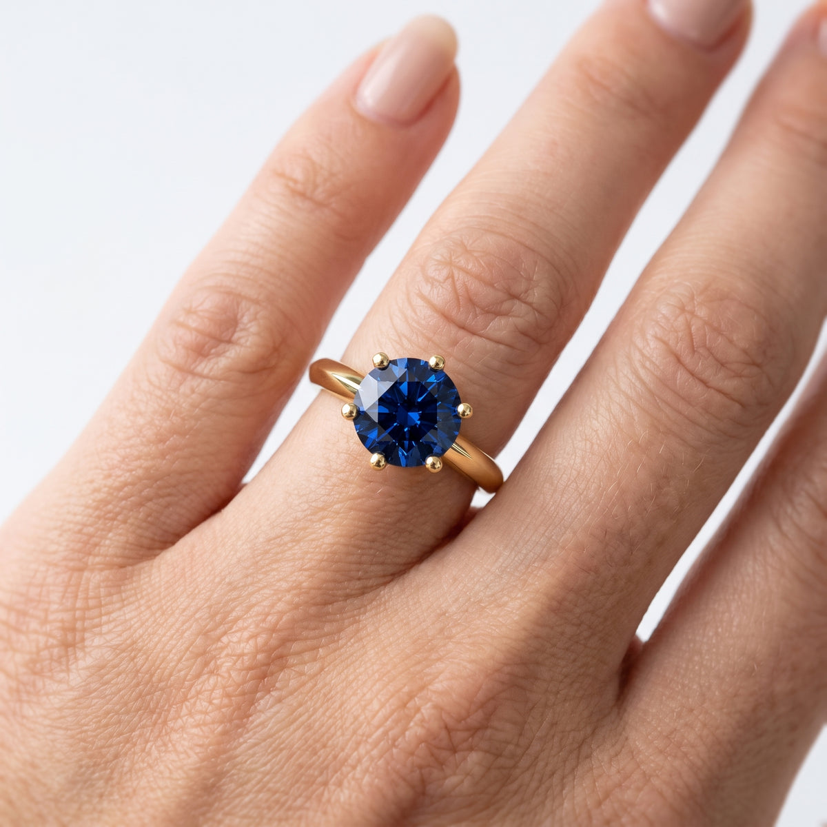 _lifestyle_image@SKU:RG839-LCSR02000004Y #metal_10k-yellow-gold+origin_lab-created