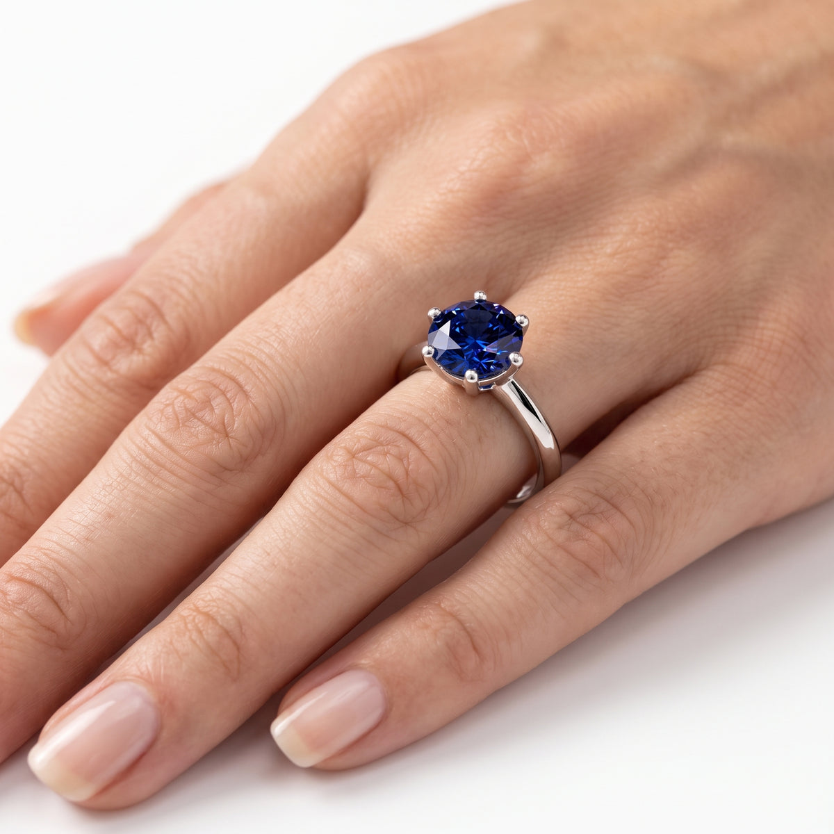 _lifestyle_image@SKU:RG839-NCSR02000004W #metal_14k-white-gold+origin_lab-created