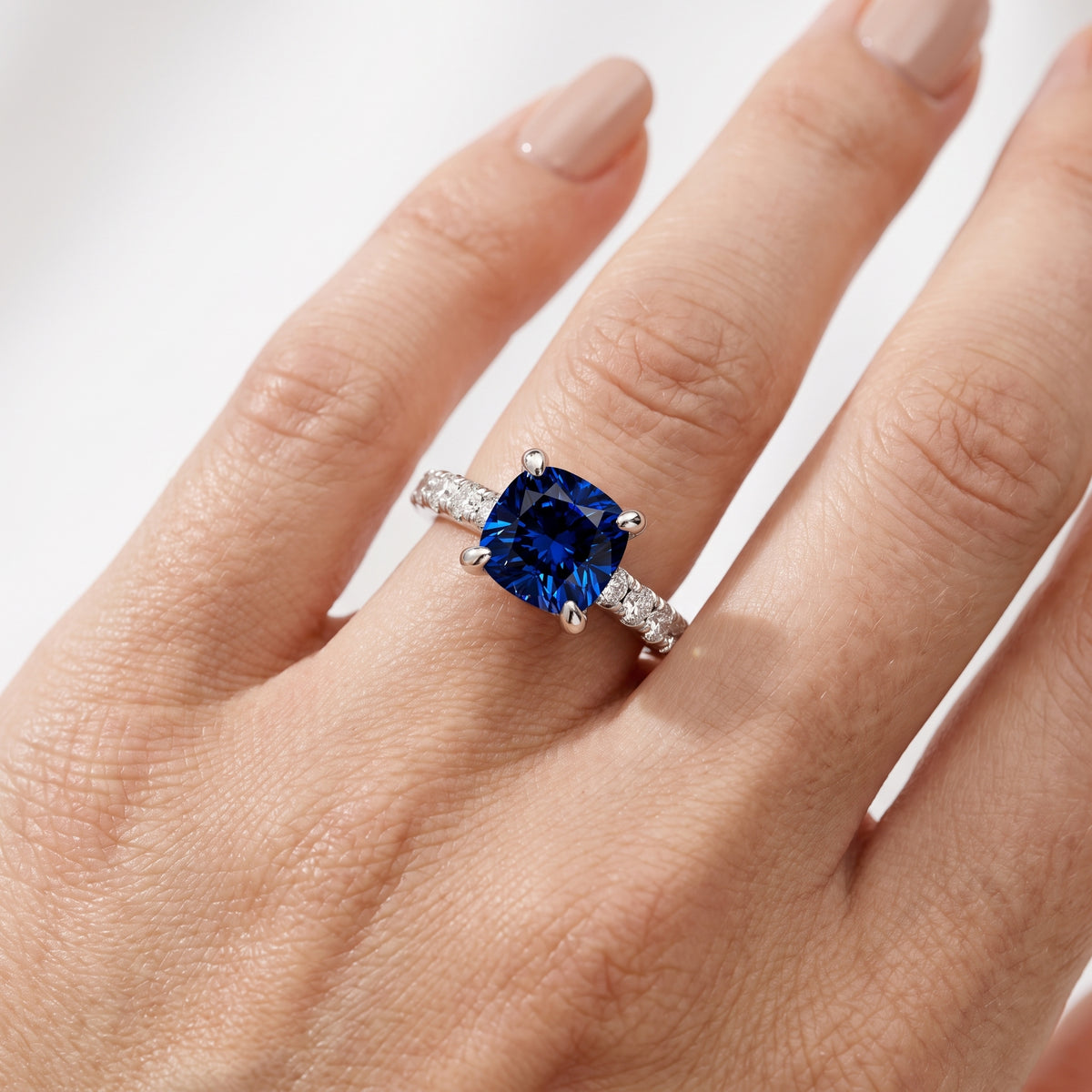 _lifestyle_image@SKU:RG847-NCSC01000004W #metal_14k-white-gold+origin_lab-created