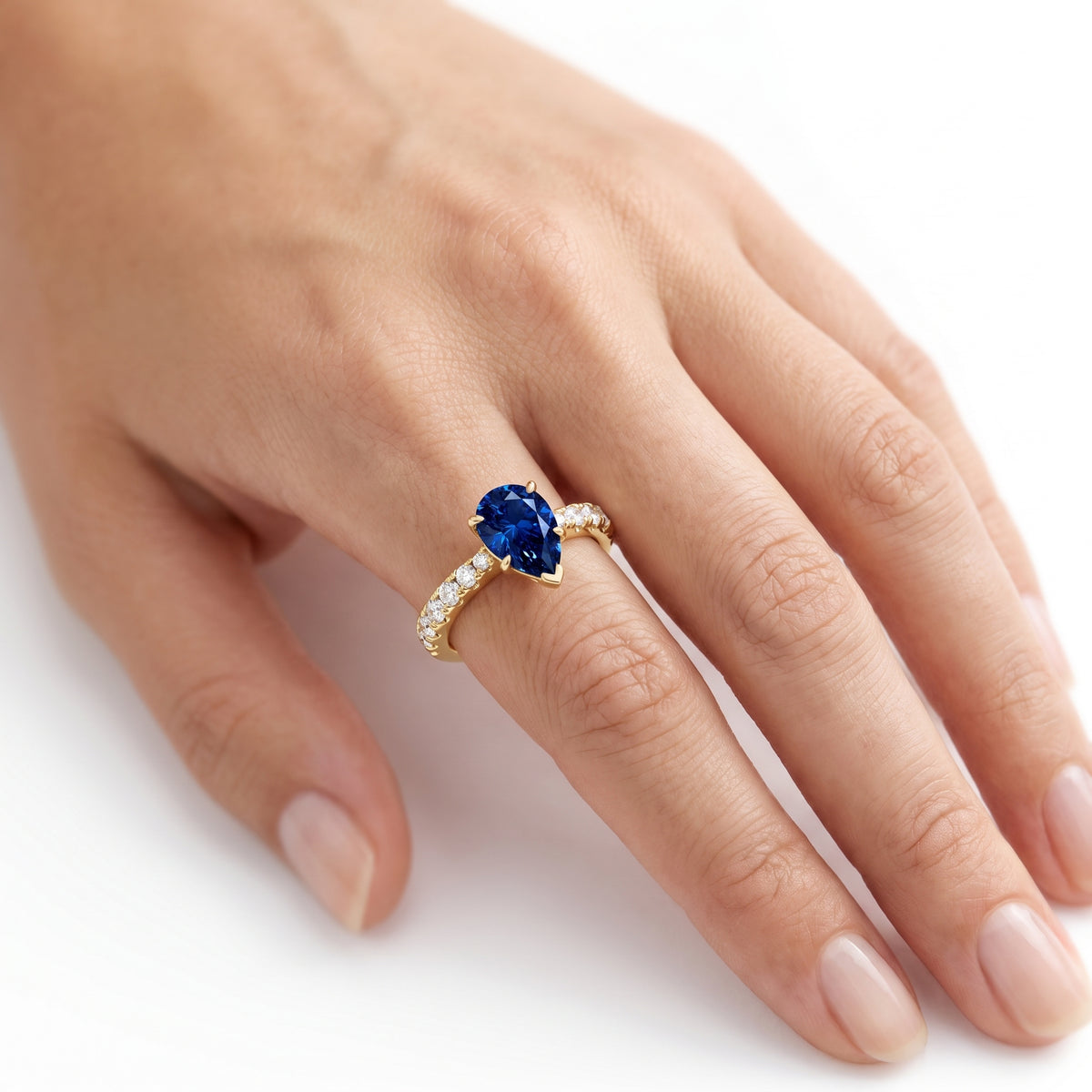 _lifestyle_image@SKU:RG847-NCSD01000004Y #metal_14k-yellow-gold+origin_lab-created