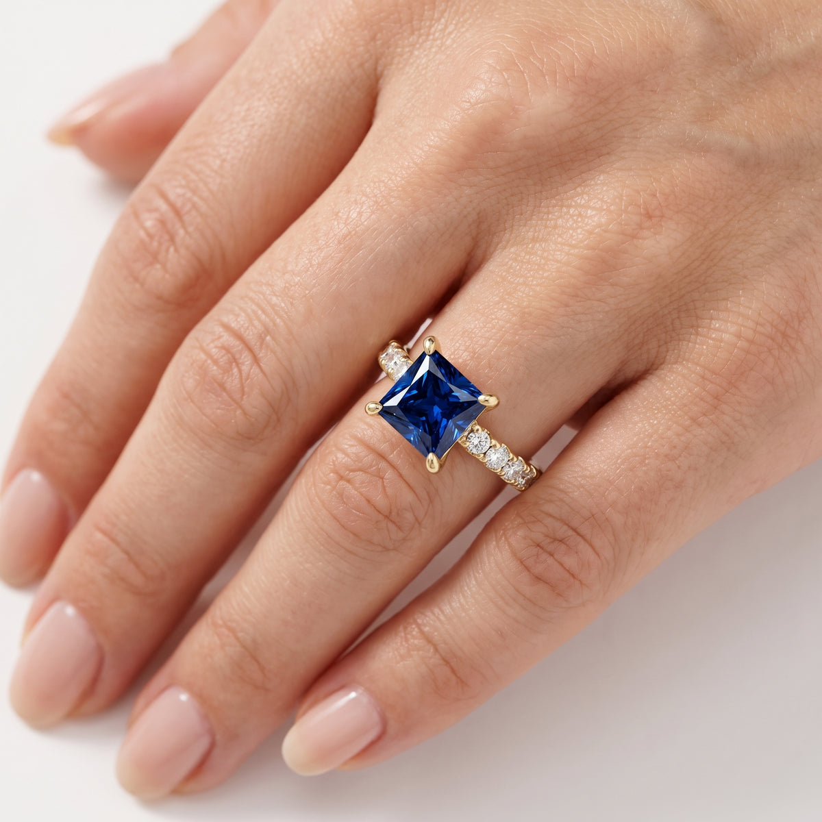 _lifestyle_image@SKU:RG847-NCSP02000004Y #metal_14k-yellow-gold+origin_lab-created