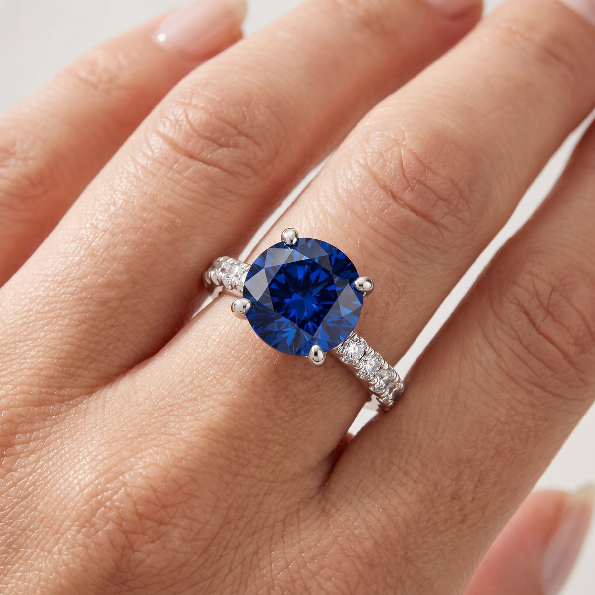 _lifestyle_image@SKU:RG847-NCSR04000004W #metal_14k-white-gold+origin_lab-created